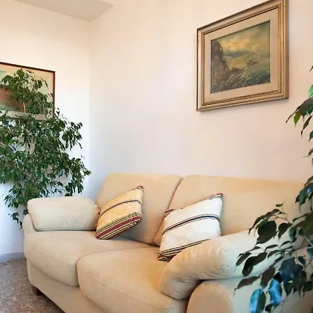 Aurelia Loris House *