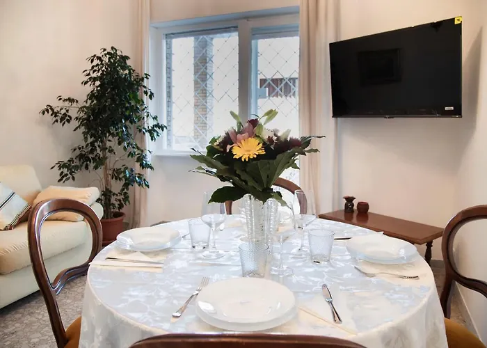 Aurelia Loris House * Rome