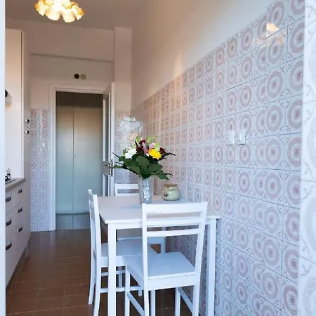 Nyaraló Aurelia Loris House *